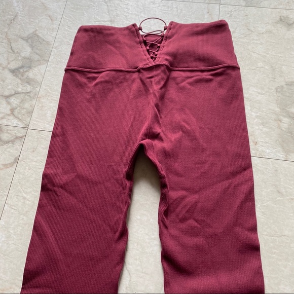 Fabletics | Kelly Rowland Outfit - Picture 3 of 4